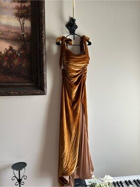 Elegant Velvet Tie-Shoulder Evening Dress